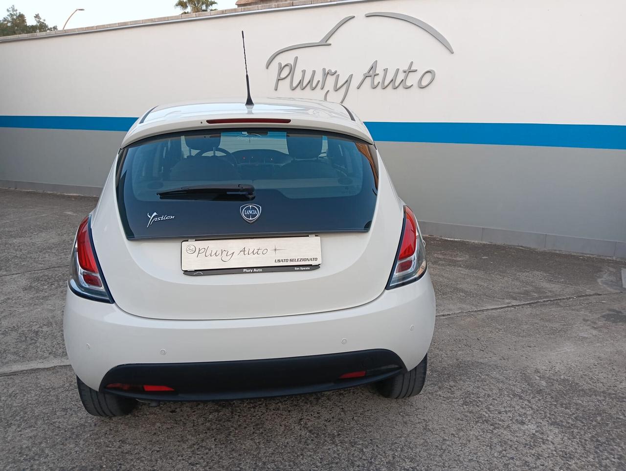 Lancia Ypsilon 1.2 69 CV 5 porte S&S Silver