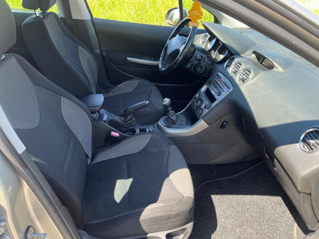 Peugeot 308 1.6 HDi 110CV 5p. Féline (6 Marce)