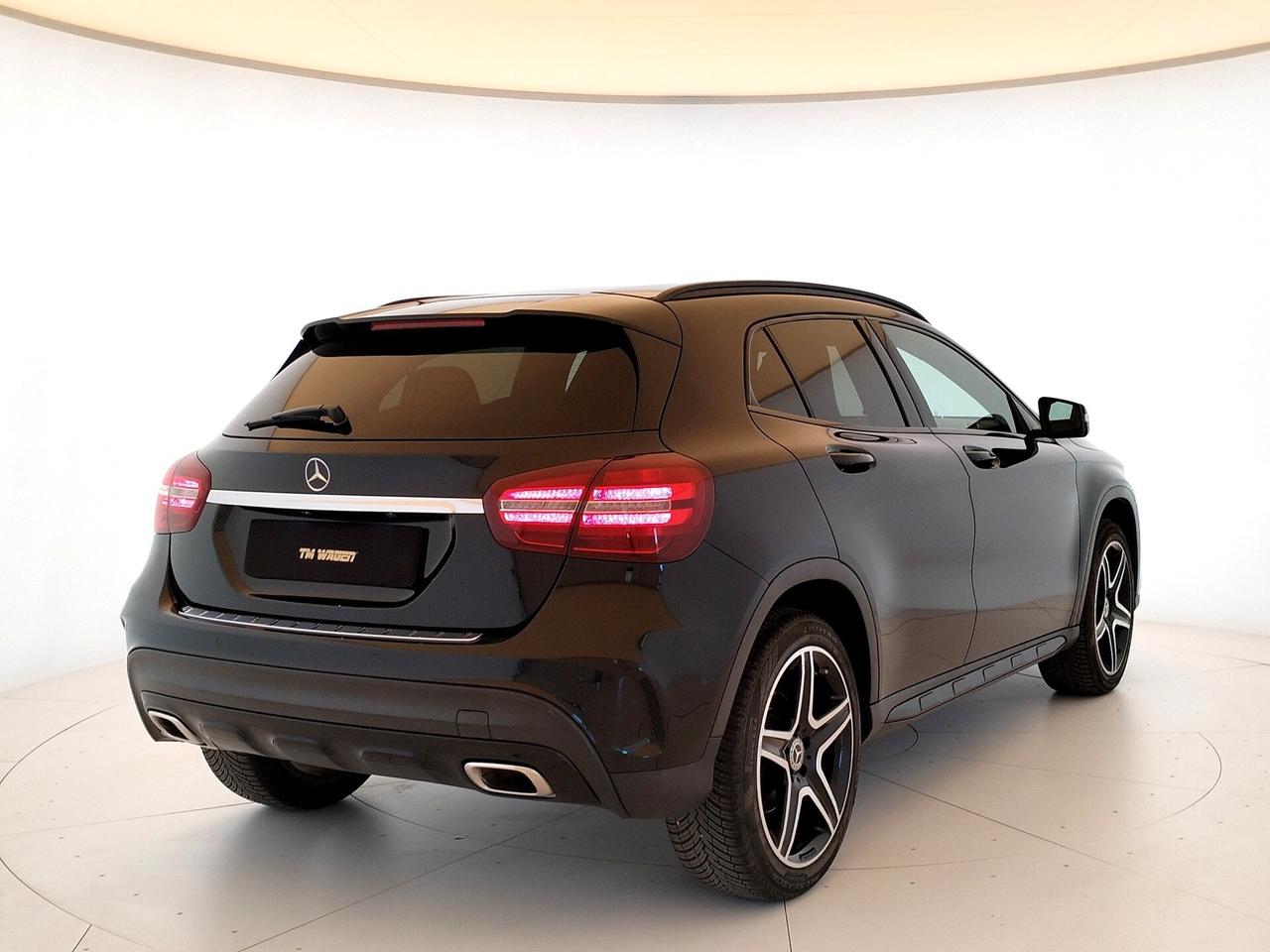 Mercedes-benz GLA 180 Night Edition- NEOPATENTATI