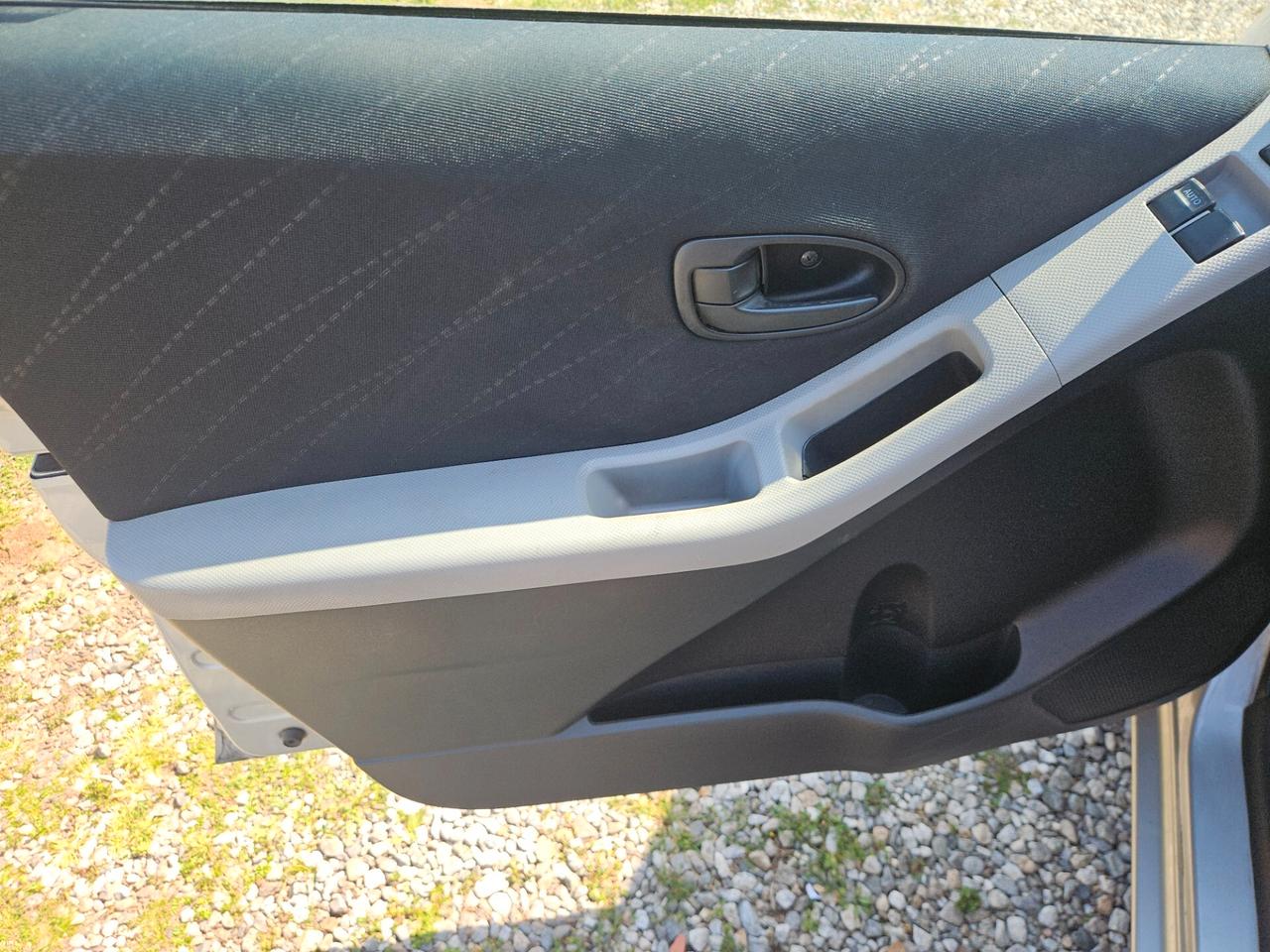 Toyota Yaris 1.0 5 porte Sol