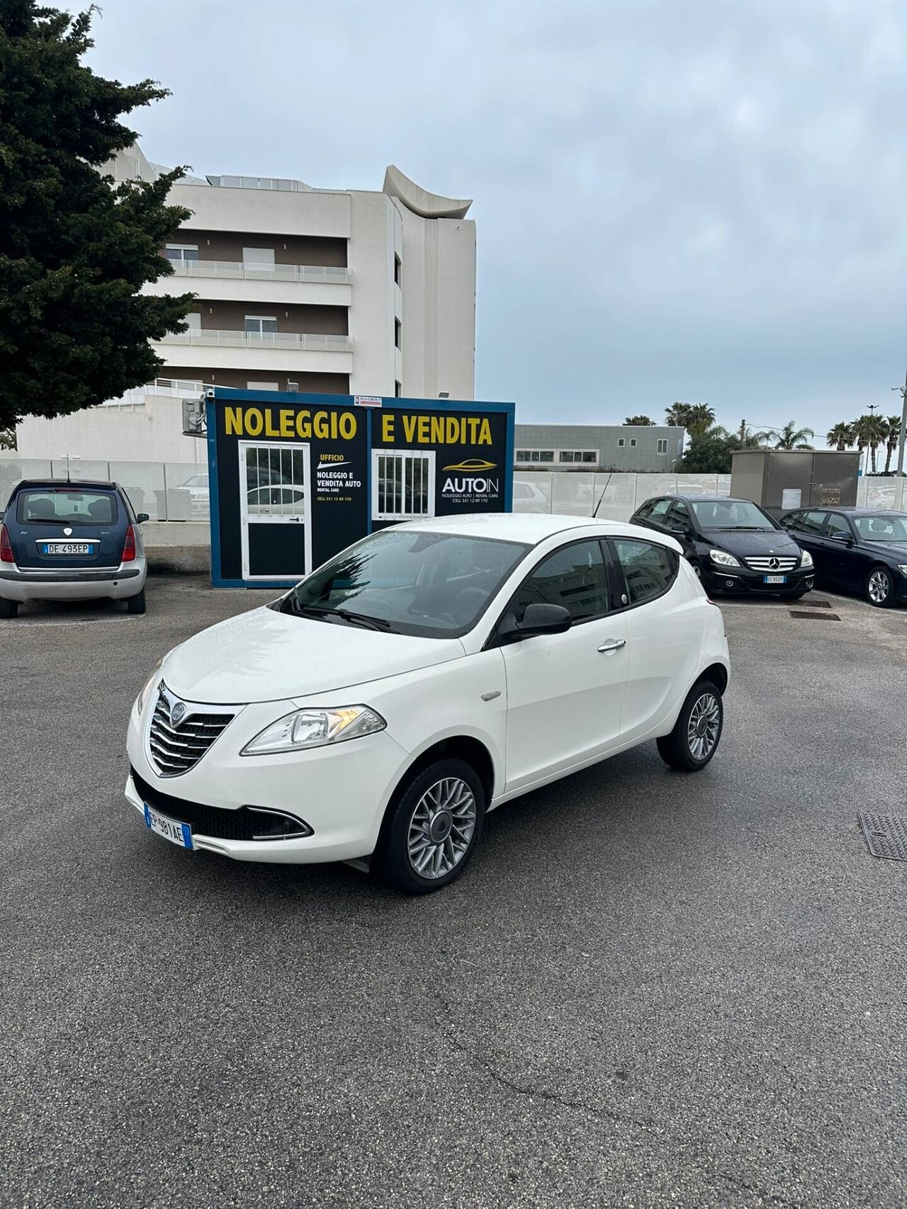 Lancia Ypsilon 0.9 TwinAir 85 CV 5 porte Metano Ecochic Gold NEOPATENTATI