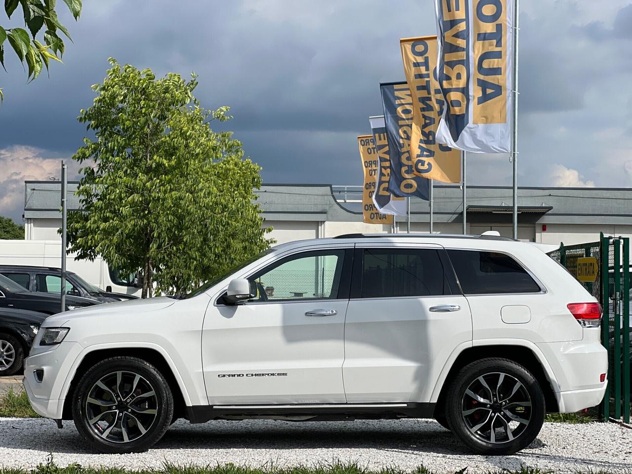 Jeep Grand Cherokee Overland FULL-OPTIONAL