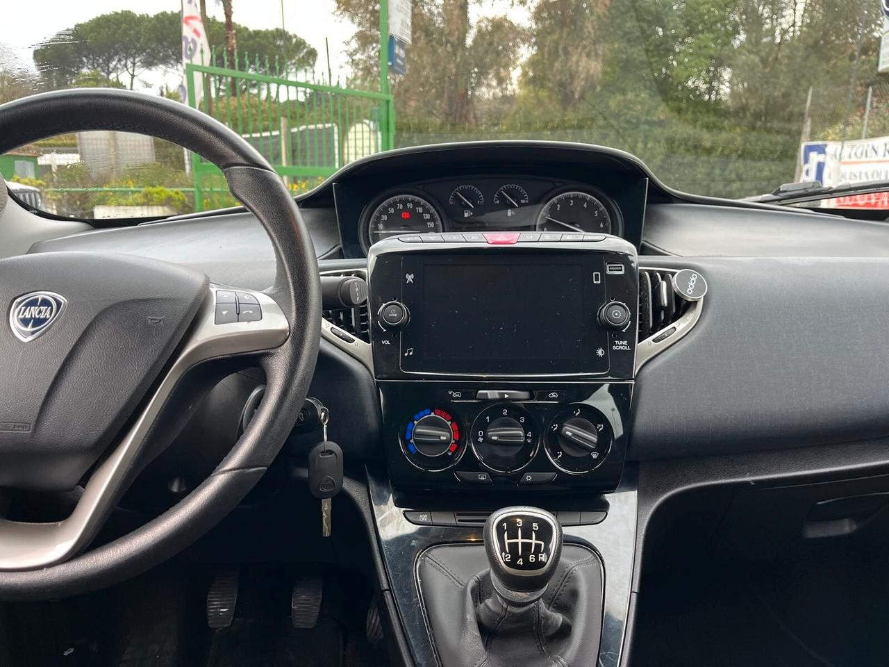 Lancia Ypsilon 1.0 FireFly 5 porte S&S Hybrid Gold