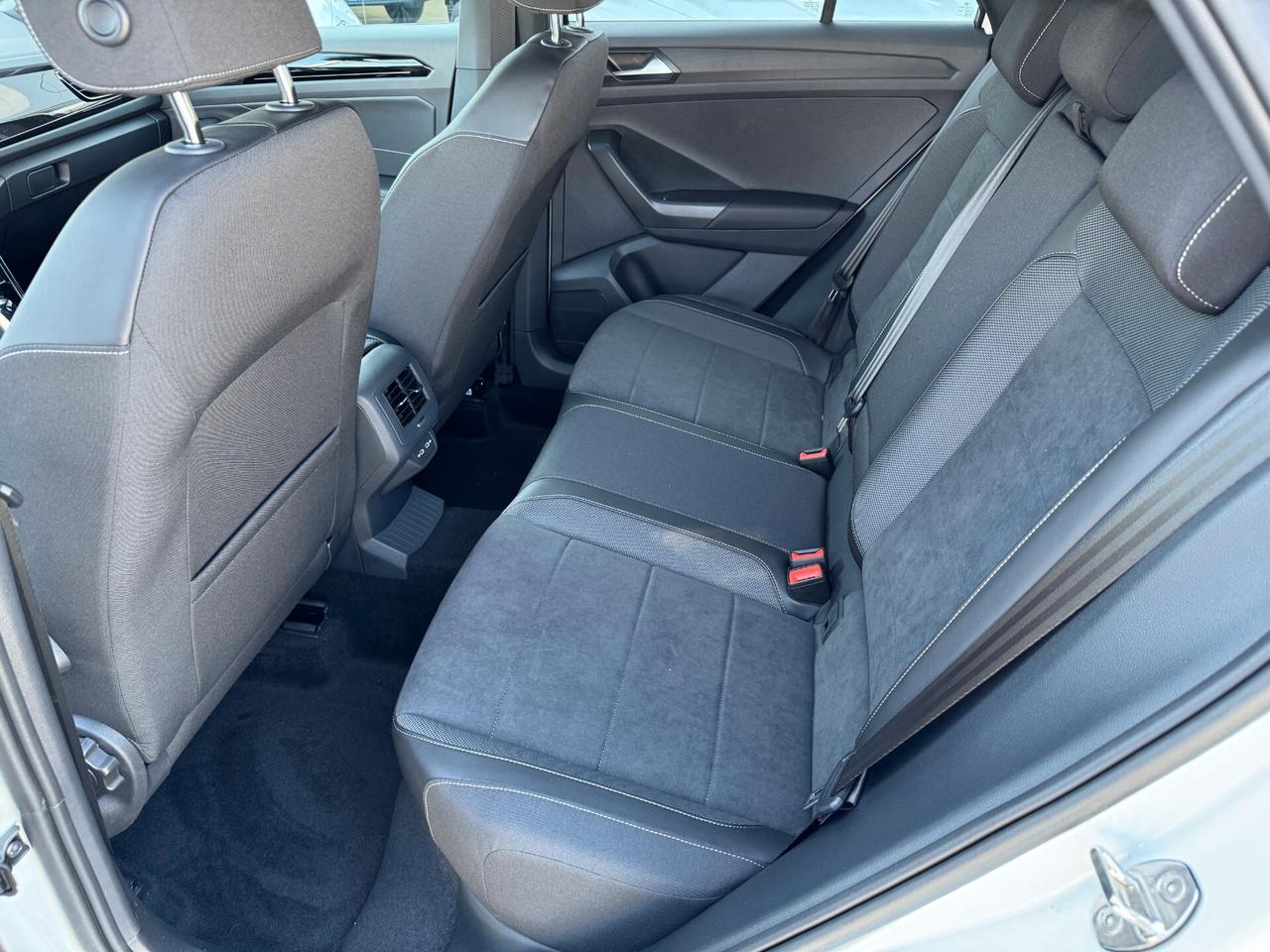 Volkswagen T-Roc 1.5 tsi Style dsg / NO VINCOLI / Fari Matrix