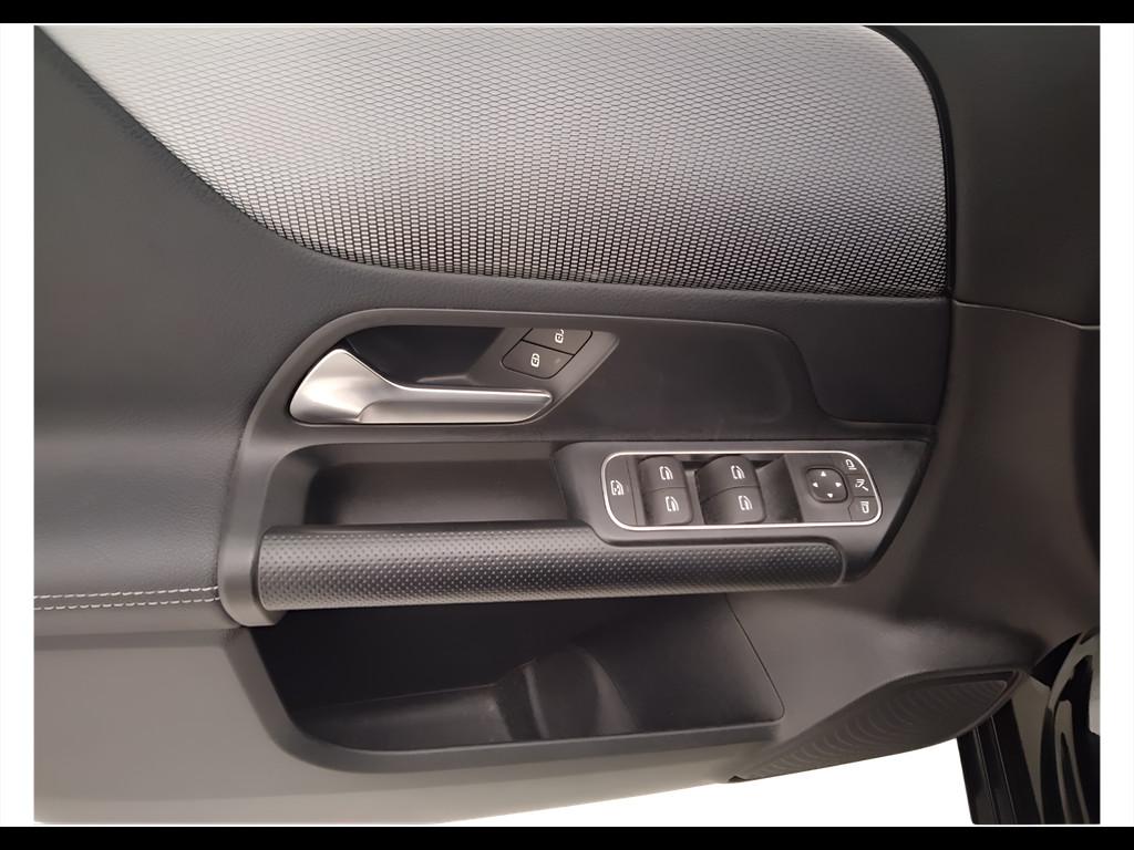 Mercedes-Benz Classe B - W247 2018 - B 180 d Sport auto