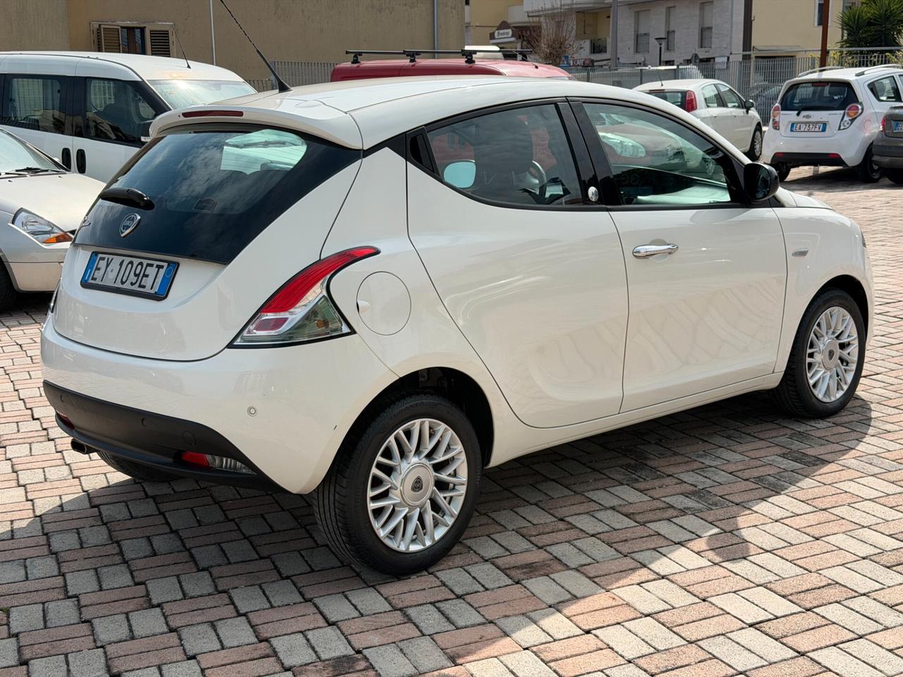 Lancia Ypsilon 1.2 69 CV 5 porte GPL Ecochic Gold