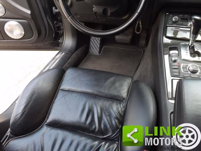 AUDI S8 5.2 V10 quattro tiptronic
