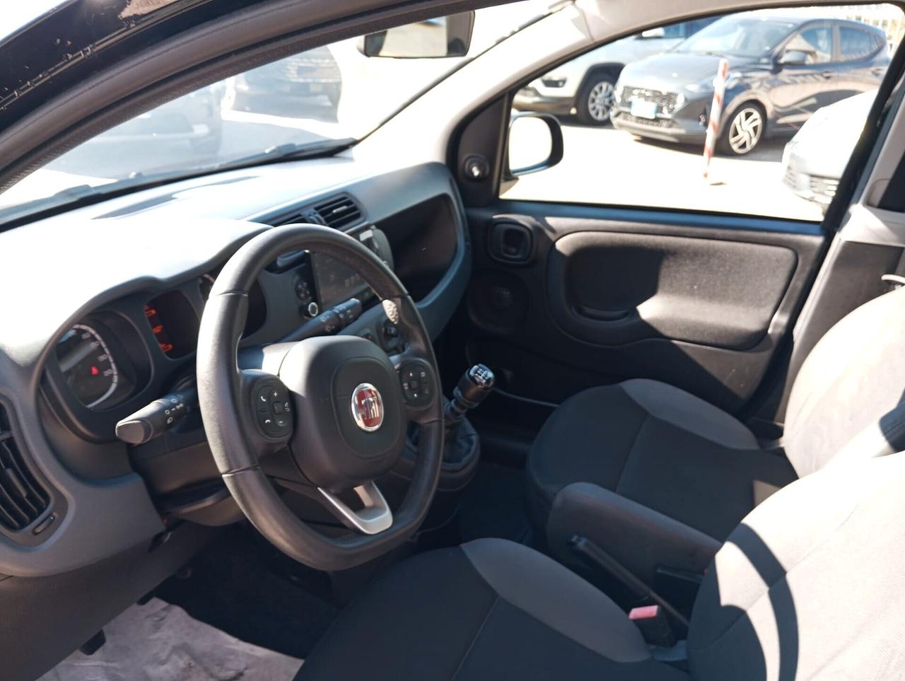 Fiat Panda 1.0 Hybrid Pandina con NAVI e RETRO