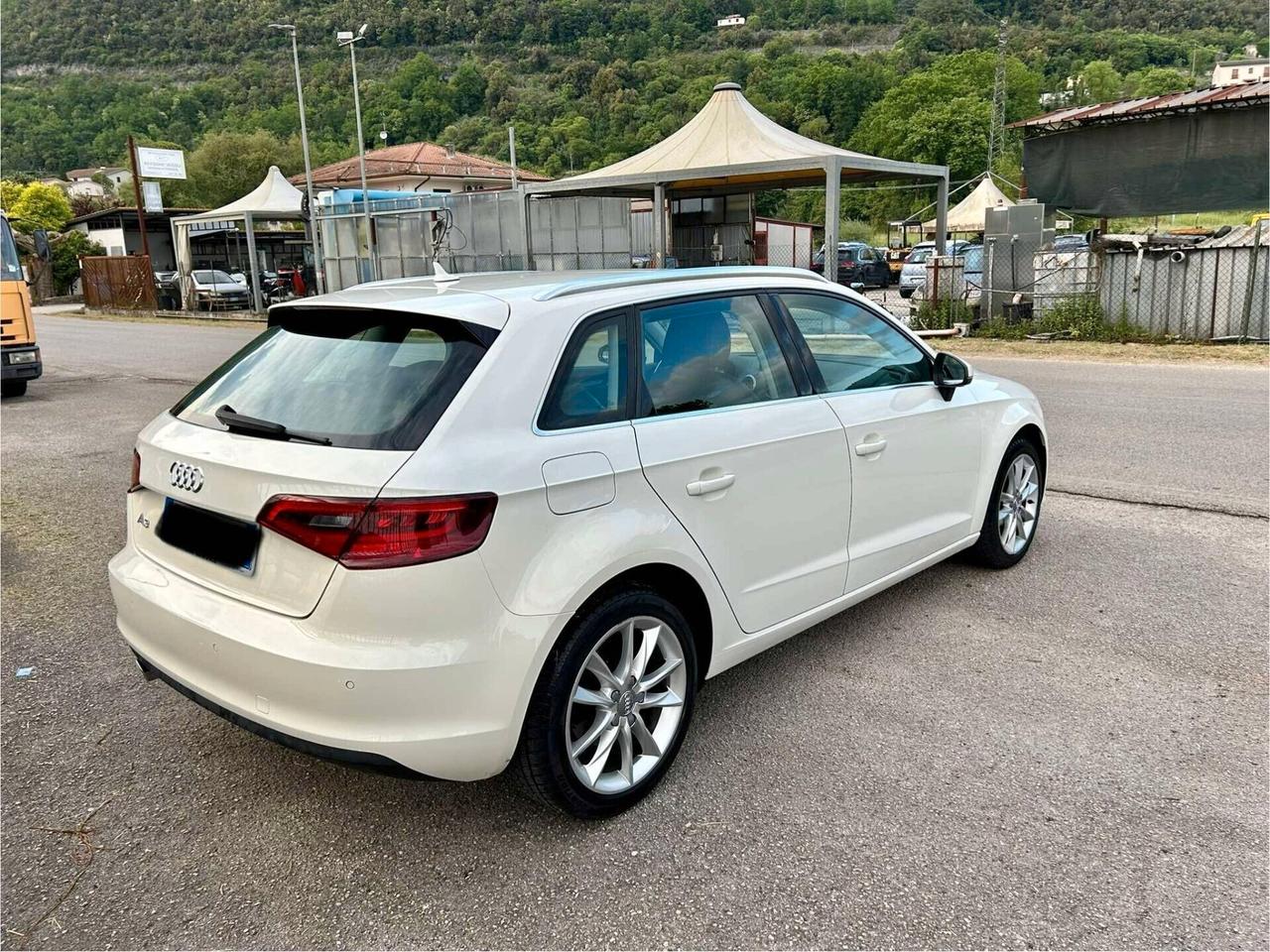 Audi A3 SPB 1.6 TDI 105 CV Ambition PELLE XENO NAVI