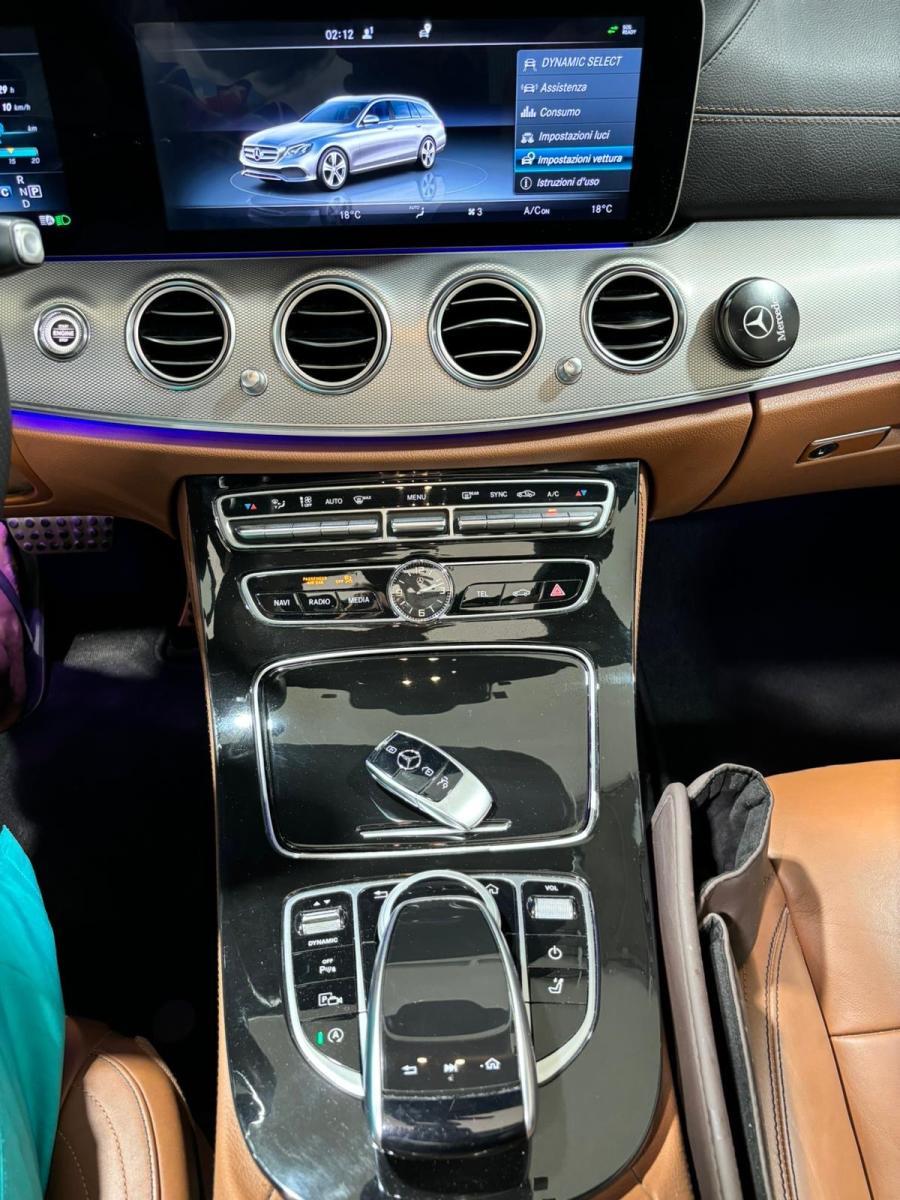 MERCEDES - Classe E Station Wagon - E 220d S.W. Auto Premium Amg