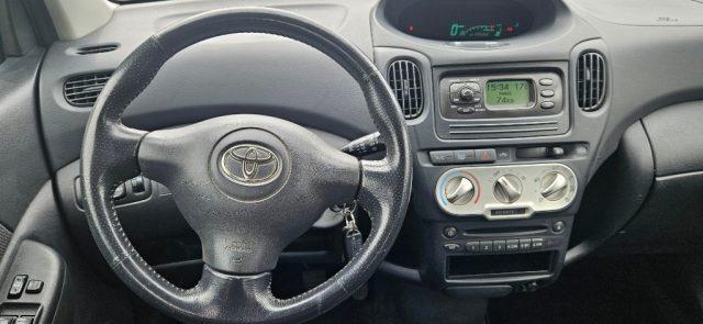 TOYOTA Yaris Verso 1.3i 16V cat Sol '03