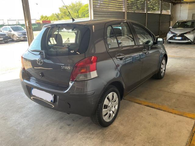 TOYOTA Yaris 1.0 5 porte