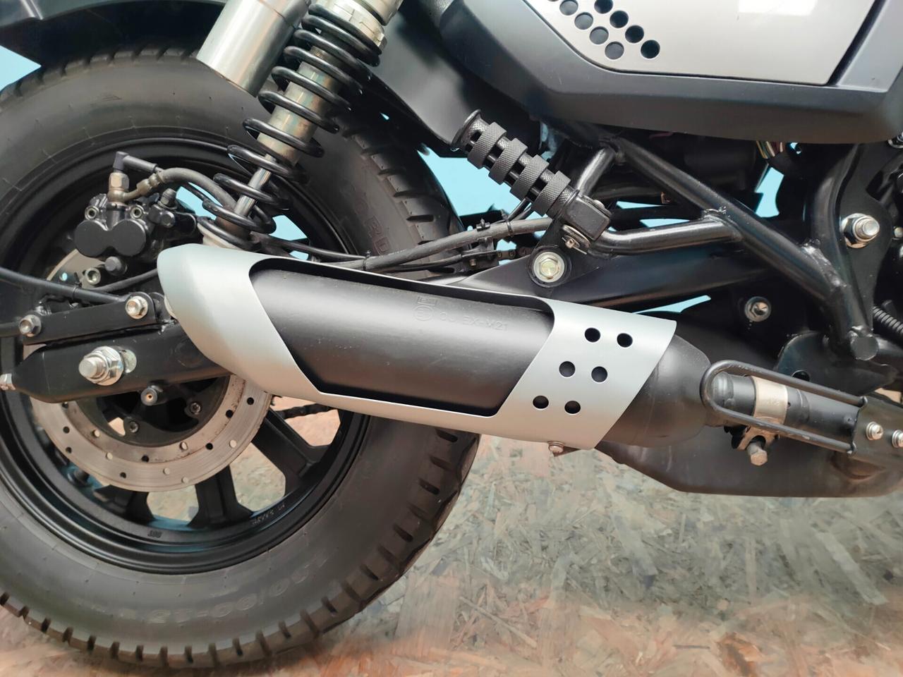 Keeway K-Light 125: personalità e maneggevolezza