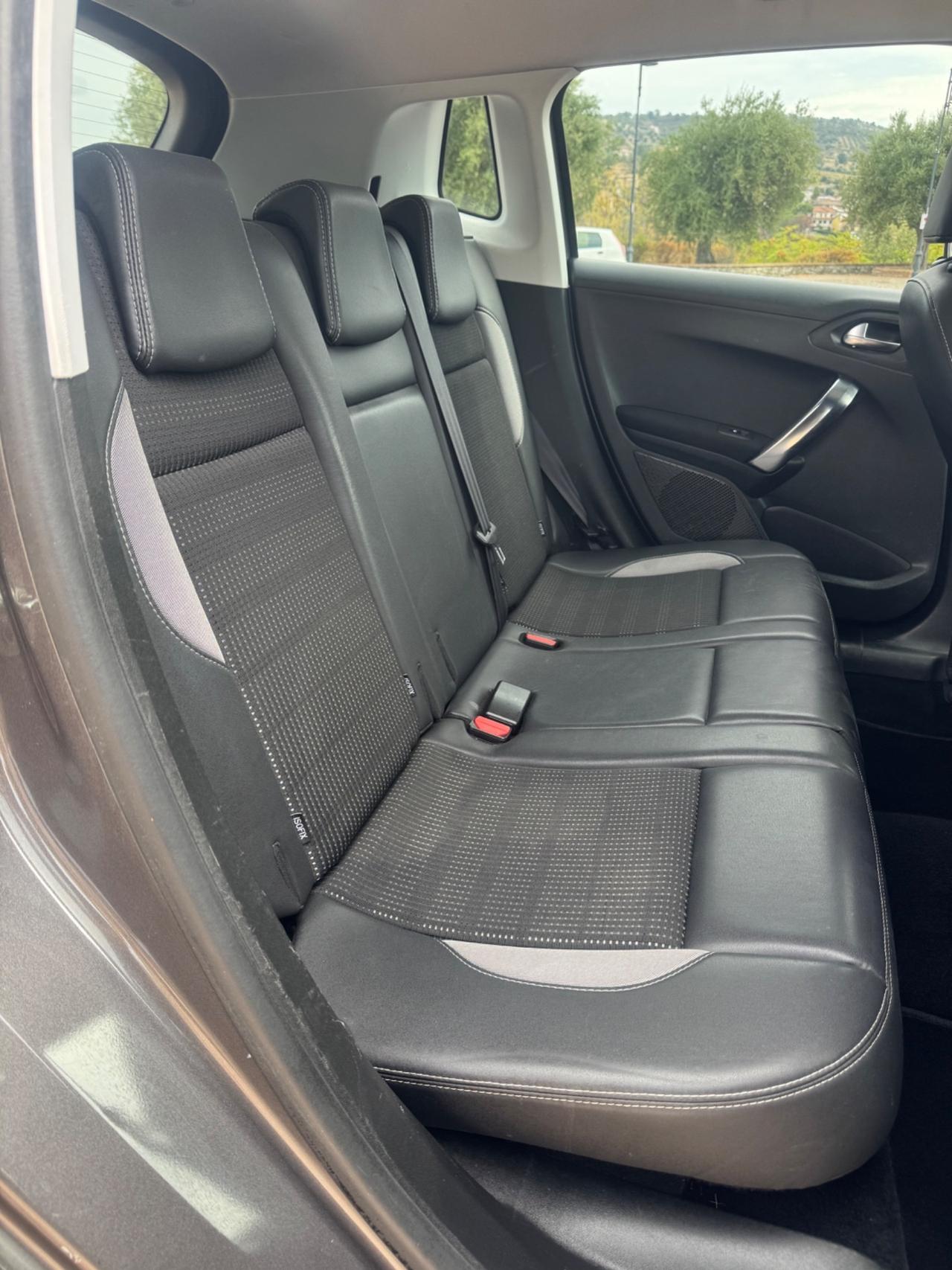Peugeot 2008 1.6 e-HDi 92Cv *ALLURE* 2015
