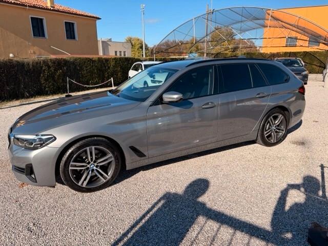 Bmw 520 d Serie 5 Touring Mhev 48V Xdrive Business auto (display digitale e pelle interna)