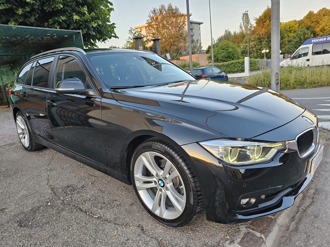 Bmw 316d 115cv Touring Sport*Aut*Navi*Bi-Xeno*Pdc*18*