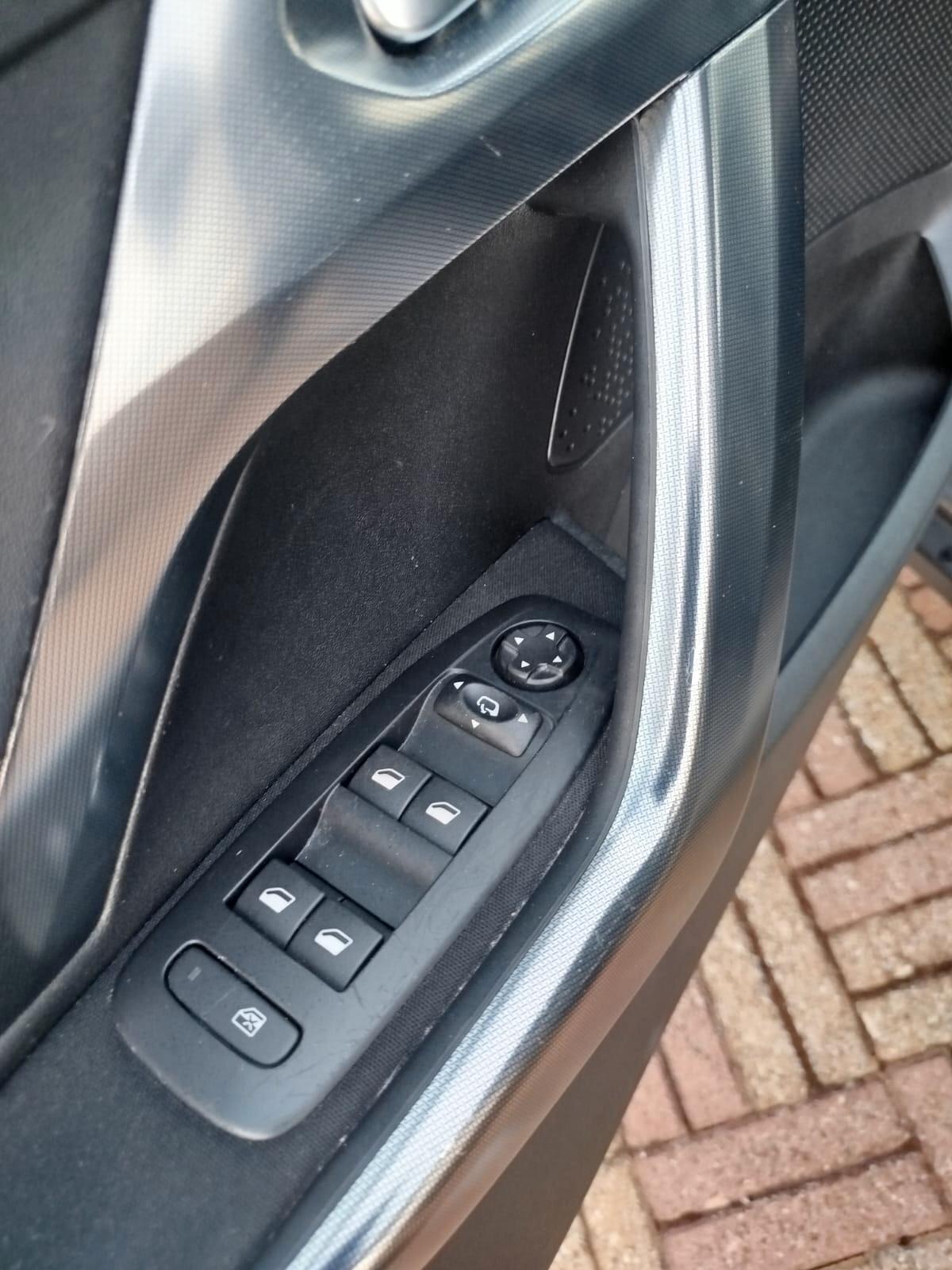 Peugeot 2008 1.6 e-HDi 115 CV Stop&Start Allure