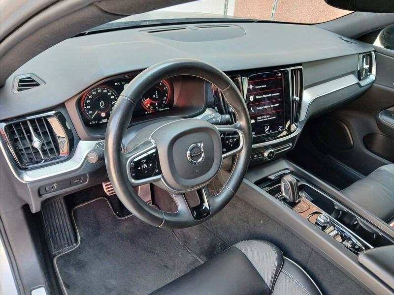 Volvo V60 2.0 B3 163CV Geartronic 8M R-design 10/2020 EURO 6D TEMP MY 21