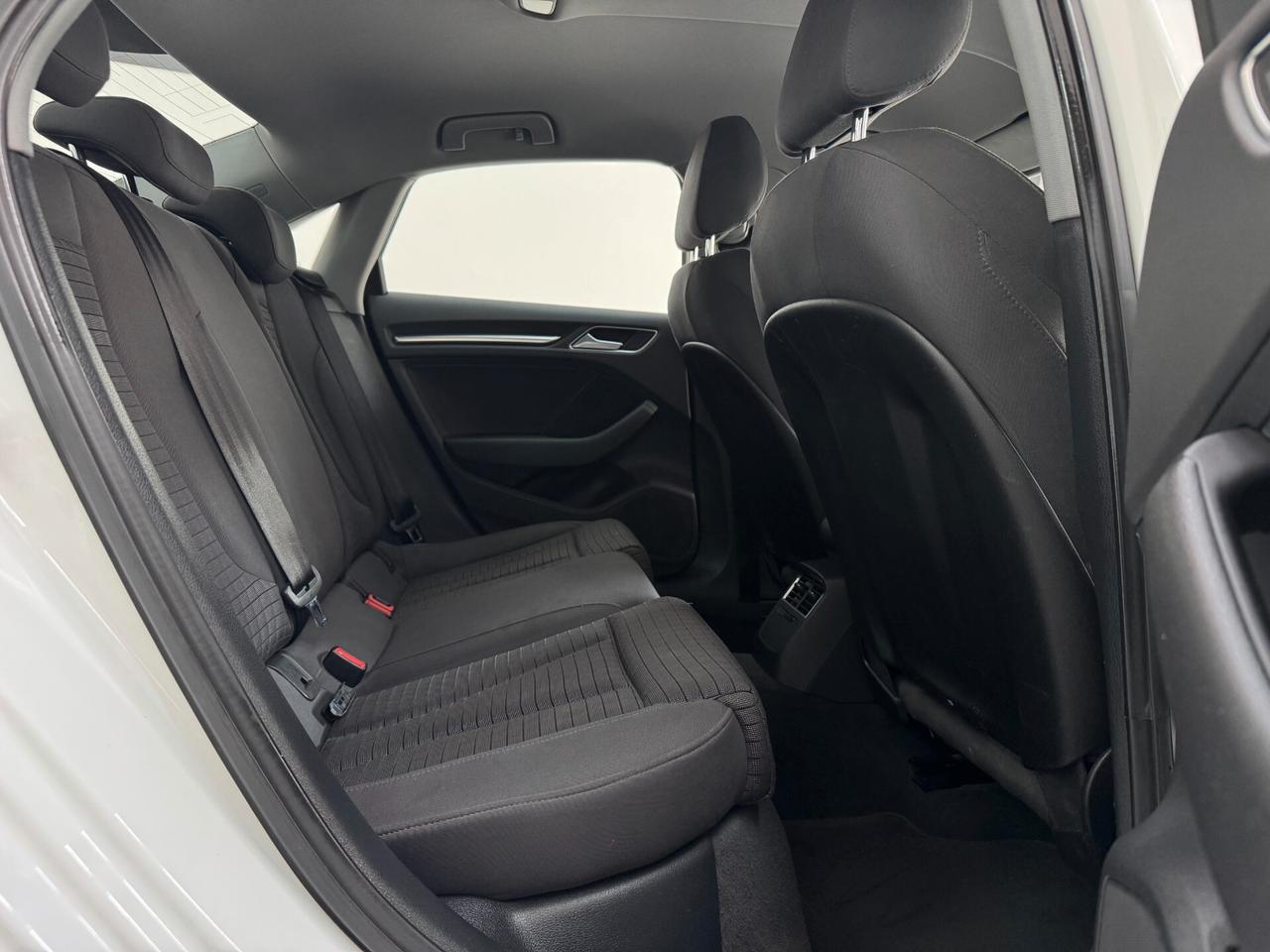 Audi A3 Sedan / 2.0 TDI 150cv/ Cambio automatico / Led