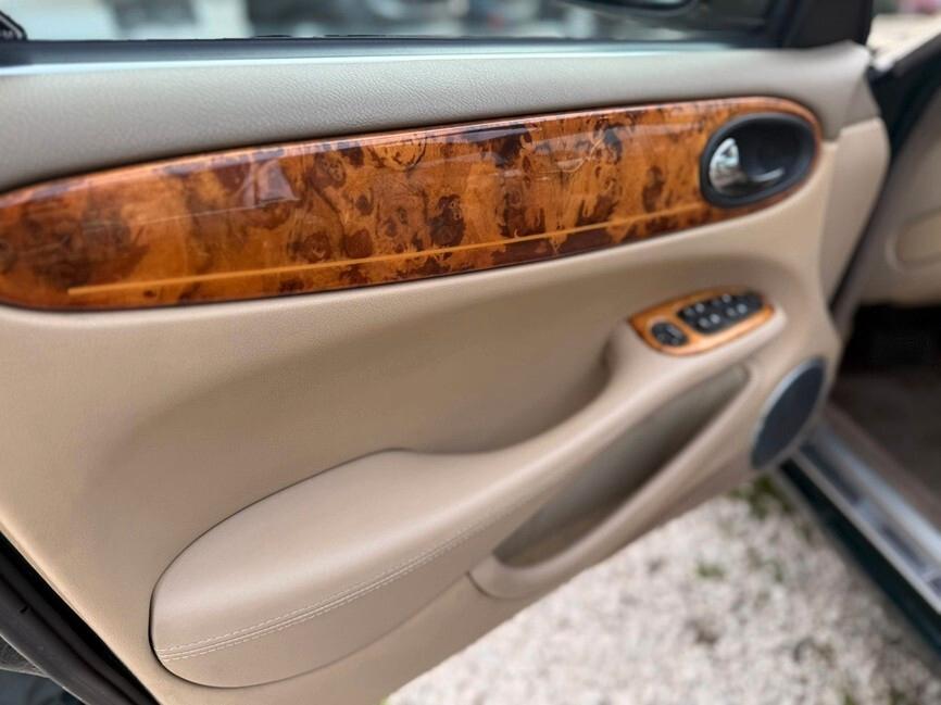 Jaguar XJ Daimler 4.0 cat Super Charged