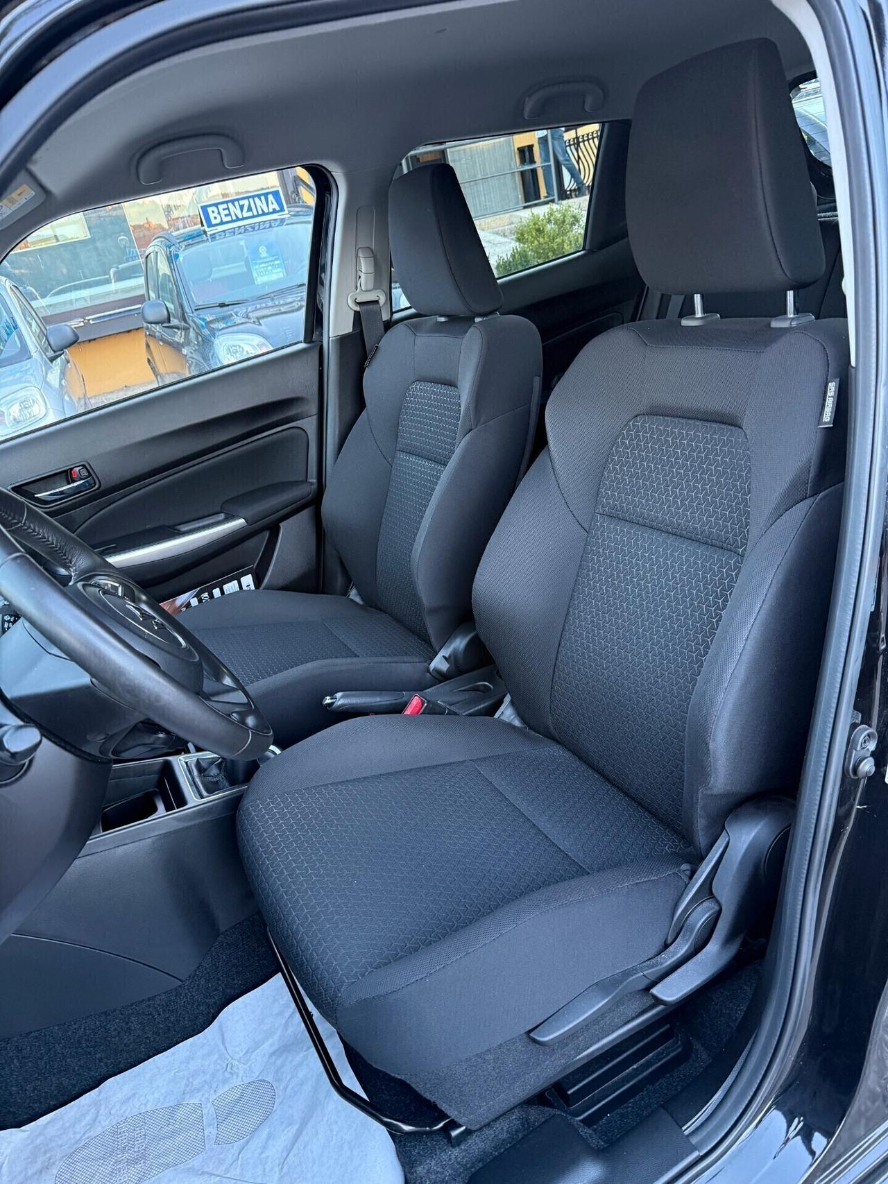 "UNA CHICCA" Suzuki Swift 1.2 Hybrid 4x4 AllGrip Top