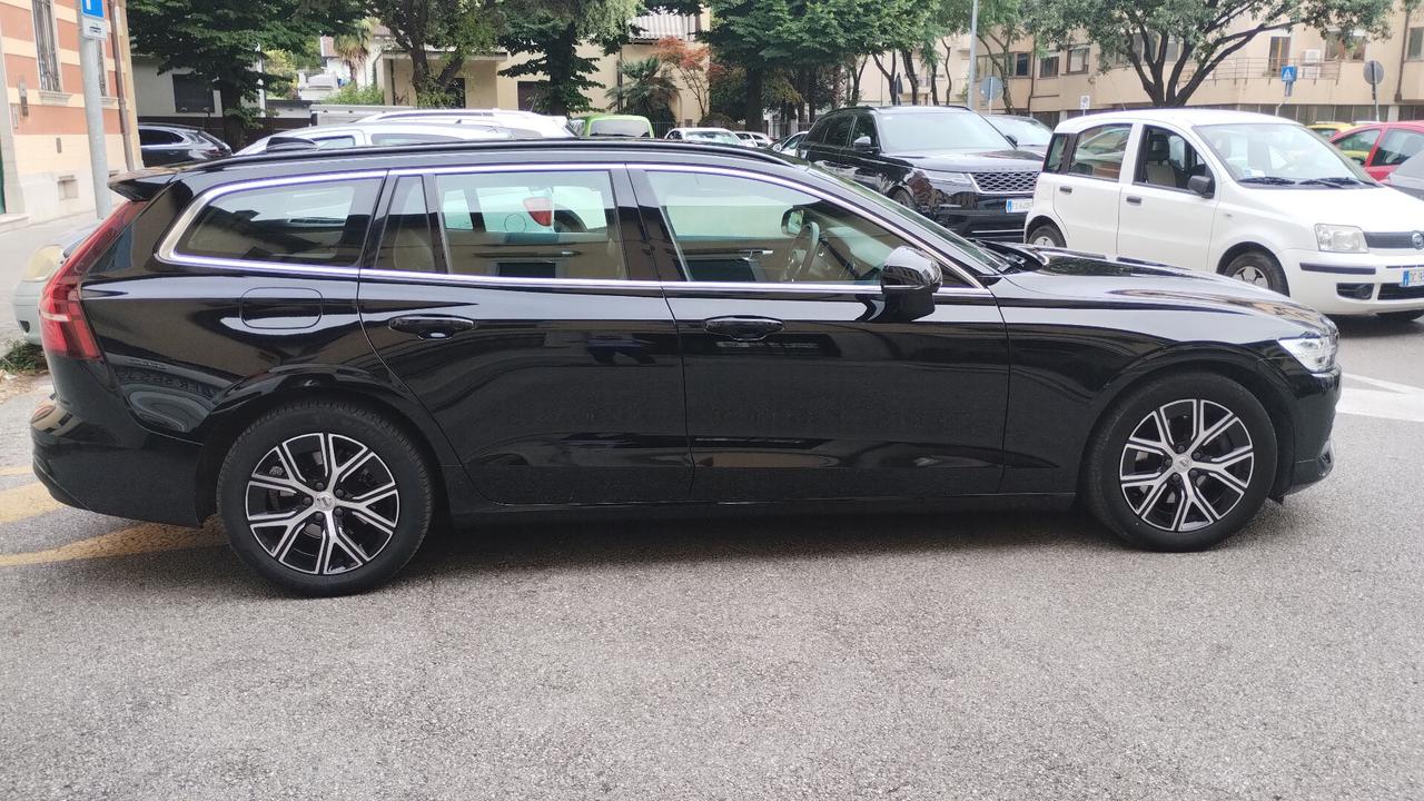 Volvo V60 2.0 MHEV Hybrid Core PROMMO