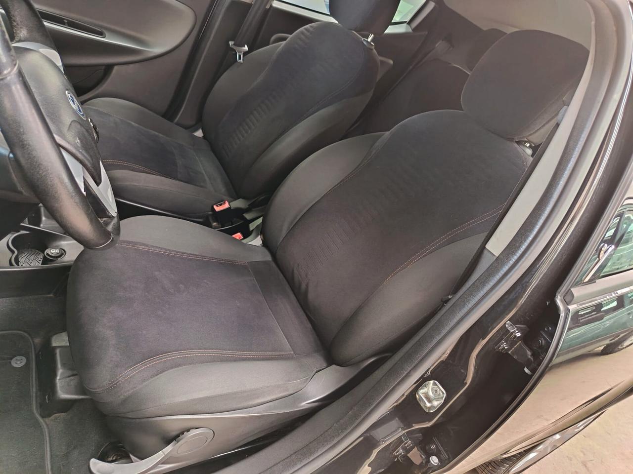Lancia Ypsilon 1.3 MJT 16V 95 CV 5 porte S&S Silver