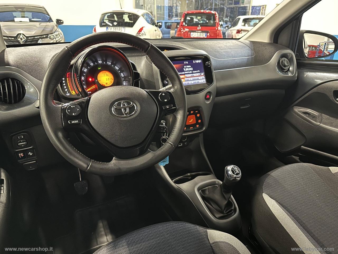 TOYOTA Aygo Connect 1.0 VVT-i 72 CV 5p. x-play