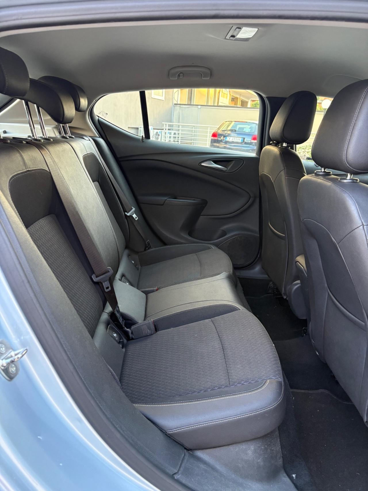 Opel Astra 1.6 CDTi 110CV berlina nuovissima