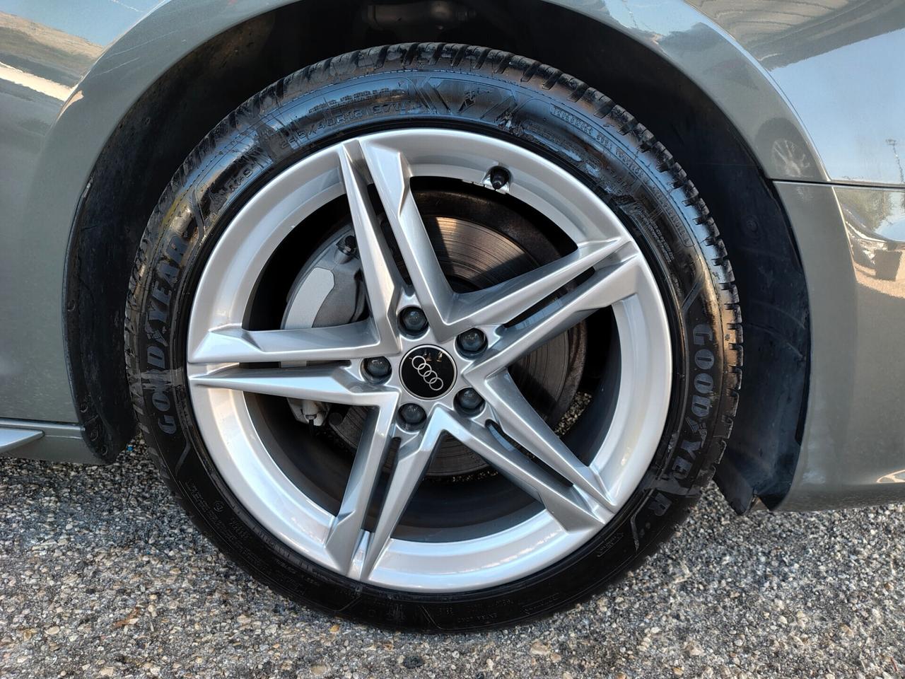 Audi A4 40 TDI quattro S tronic line edition