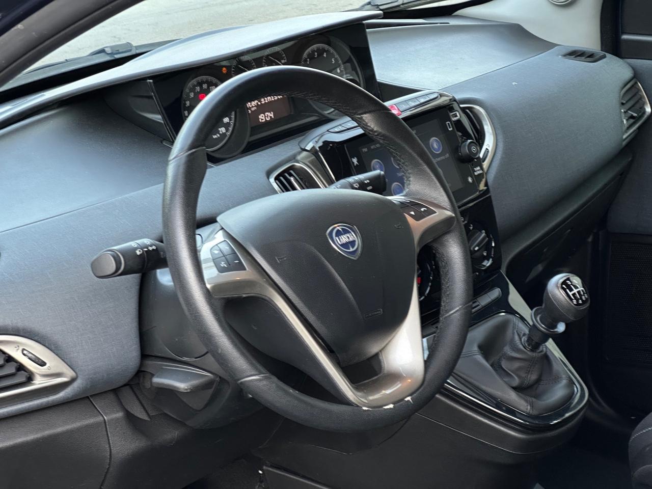 Lancia Ypsilon 1.0 FireFly 5 porte S&S Hybrid Gold