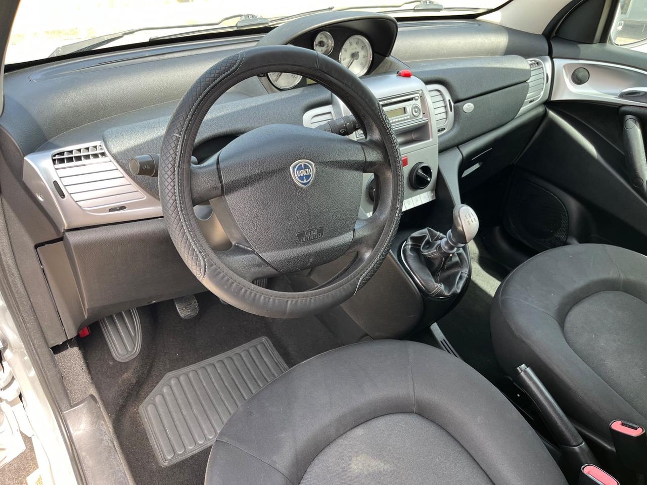 Lancia Ypsilon 1.2 69 CV Unyca
