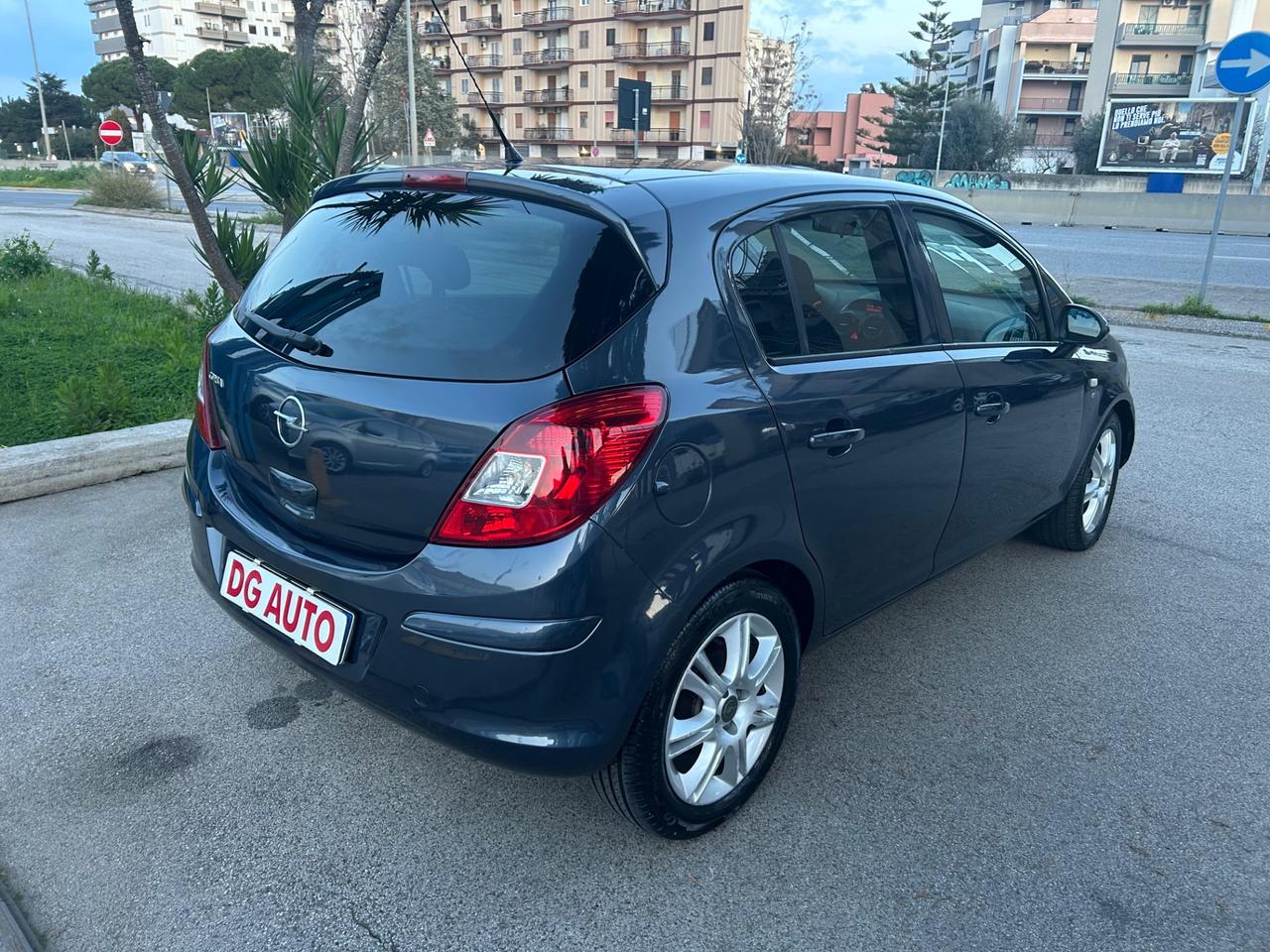 Opel Corsa 1.2 benzina 85 cavalli 2011