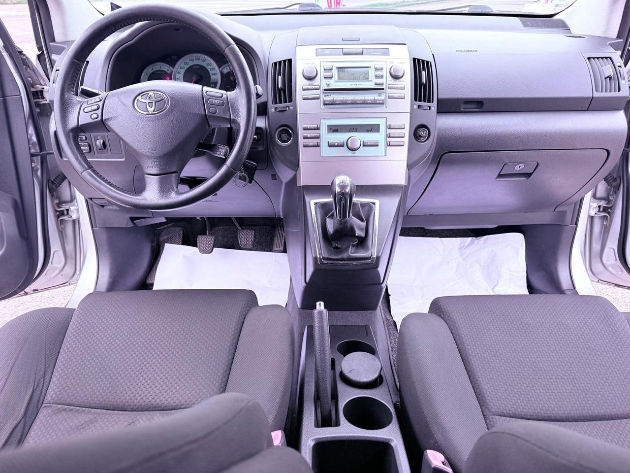 Toyota Corolla Verso 2.2 16V D-4D D-Cat