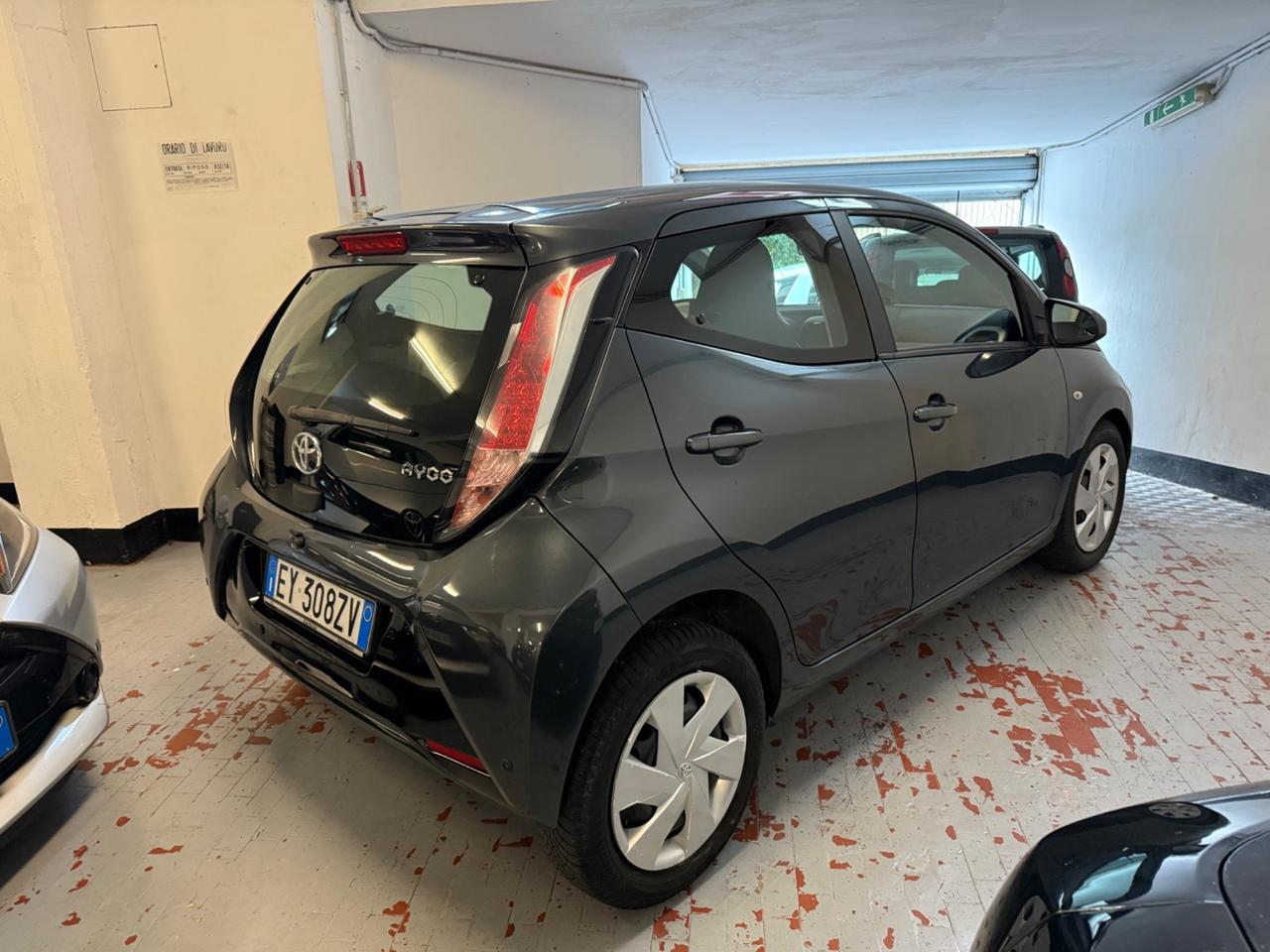 Toyota Aygo 1.0 VVT-i 69 CV 5 porte x-play