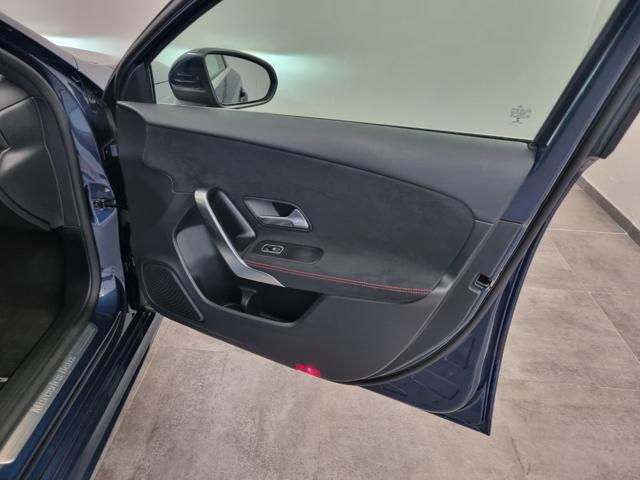 MERCEDES-BENZ A 180 d Automatic Premium