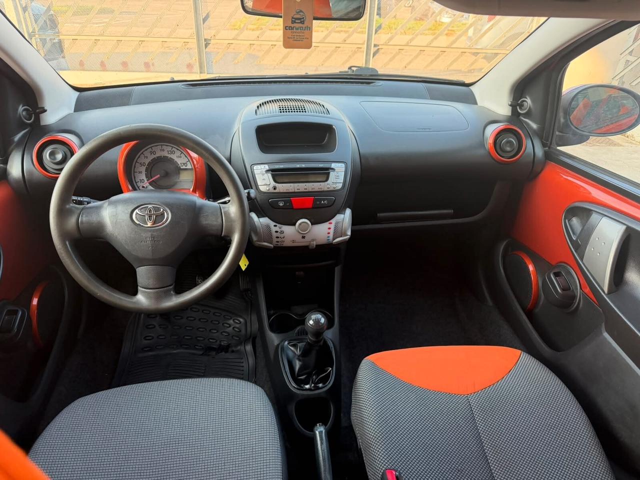 Toyota Aygo 1.0 12V VVT-i 5 porte Orange Connect MMT