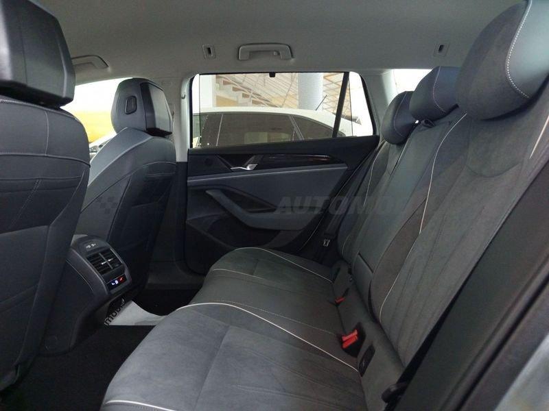 Volkswagen Passat PASSAT 1.5 TSI EHYBRID BUINESS DSG 204 C MY 24