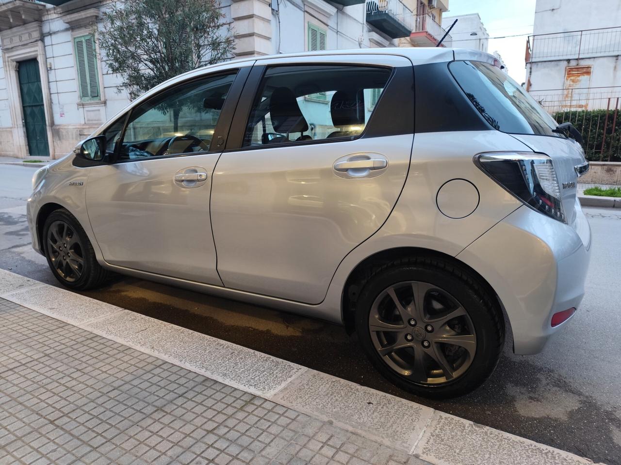 Toyota Yaris 1.5 Hybrid 75CV Lounge