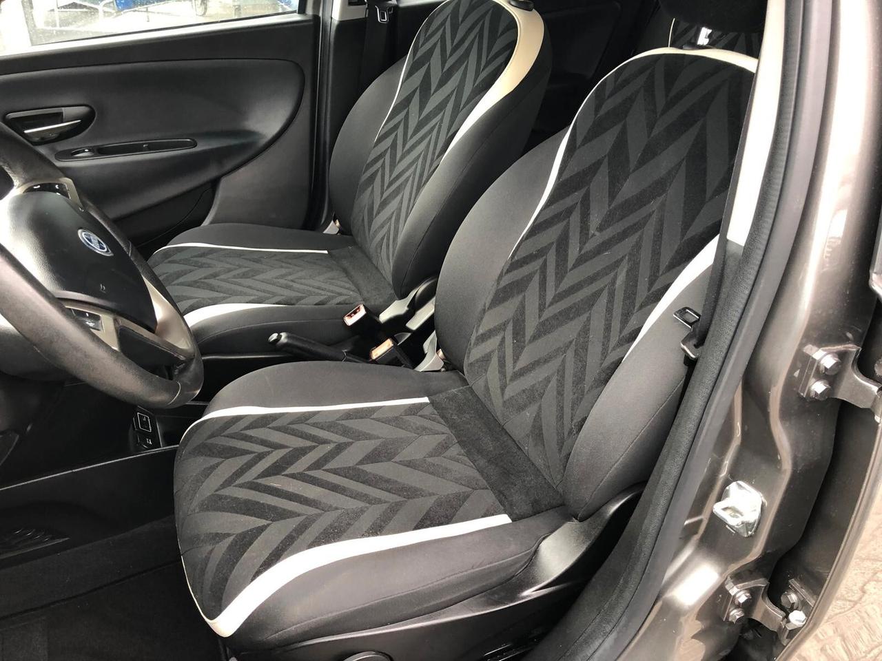 Lancia Ypsilon 1.2 69 CV 5 porte PLATINUM UNICO PROPRIETARIO GARANZIA EUROPEA 12 MESI RINNOVABILE