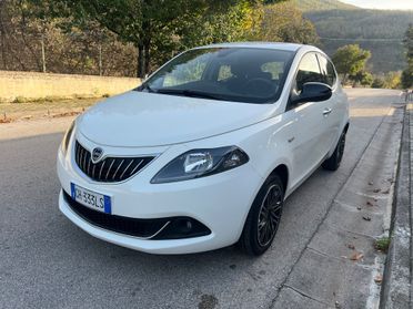 Lancia Ypsilon 1.0 FireFly Hybrid Ecochic Gold