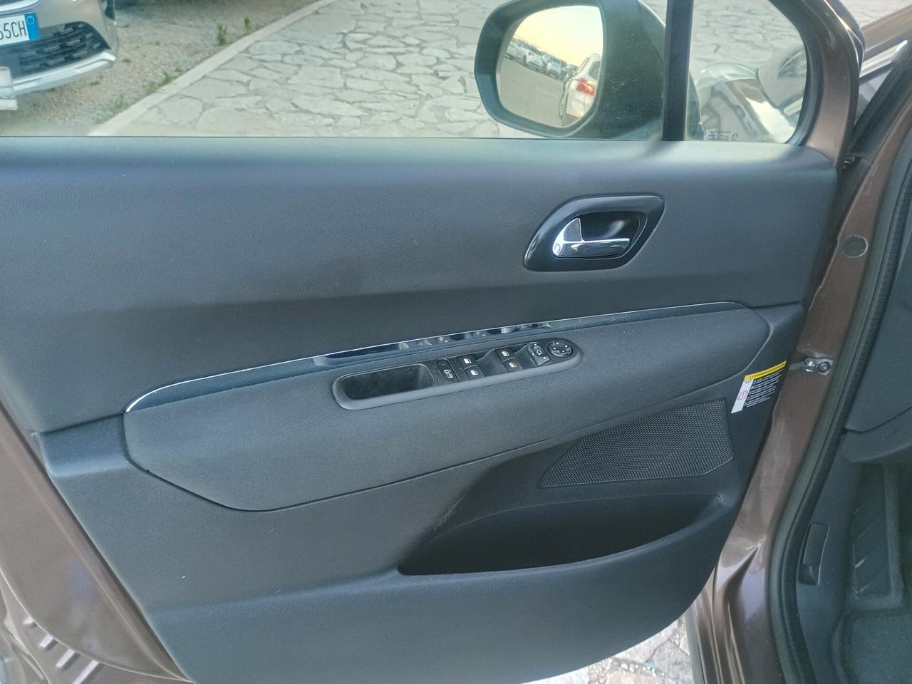 Peugeot 3008 1.6 HDi 115CV Business