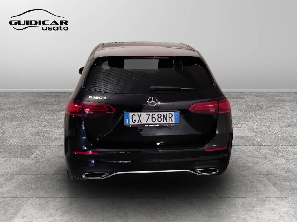Mercedes-Benz Classe B - W247 2023 - B 180 d AMG Line Advanced Plus auto