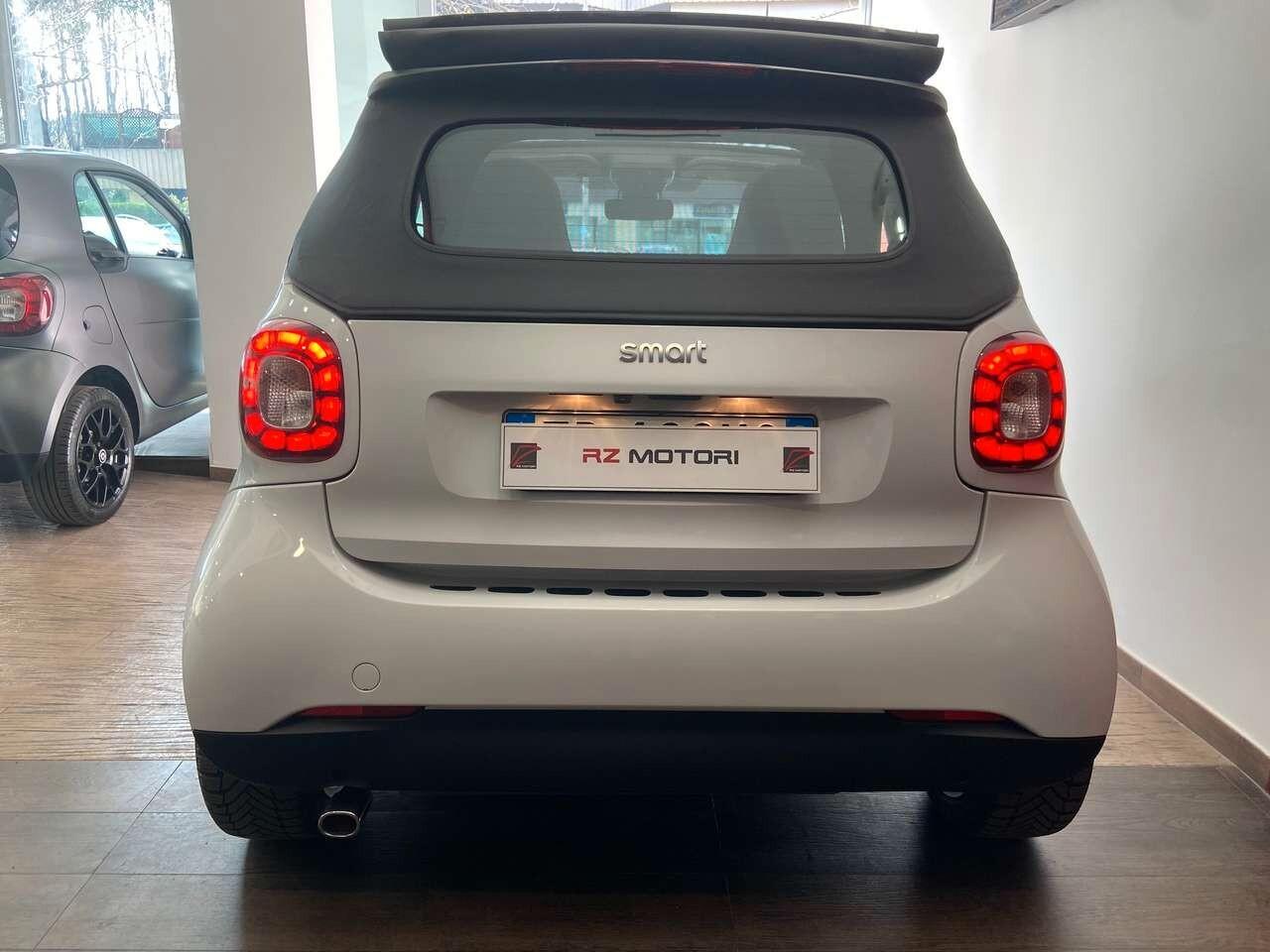 Smart ForTwo 70 1.0 twinamic cabrio Suitegrey Grey