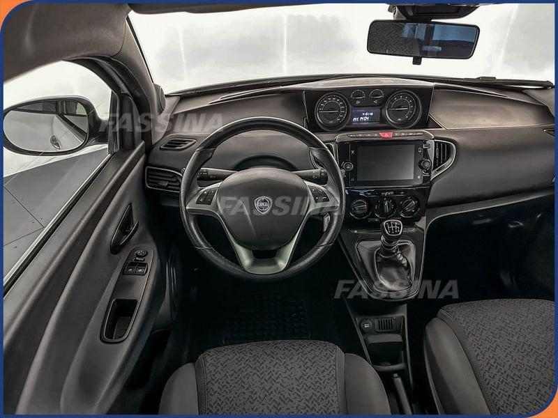 Lancia Ypsilon Ypsilon 1.0 firefly hybrid Gold s&s 70cv