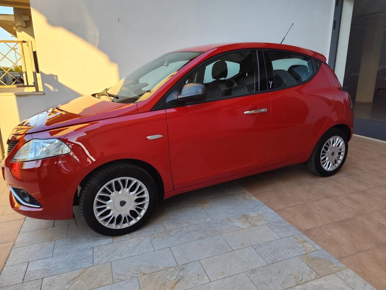 Lancia Ypsilon 1.2 69 CV 5 porte Silver