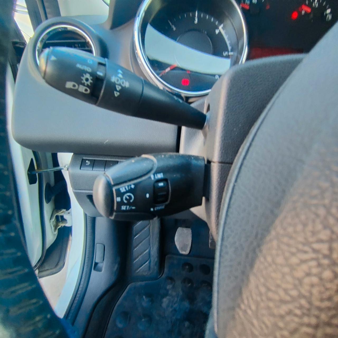 Peugeot 3008 1.6 HDi 115CV Business