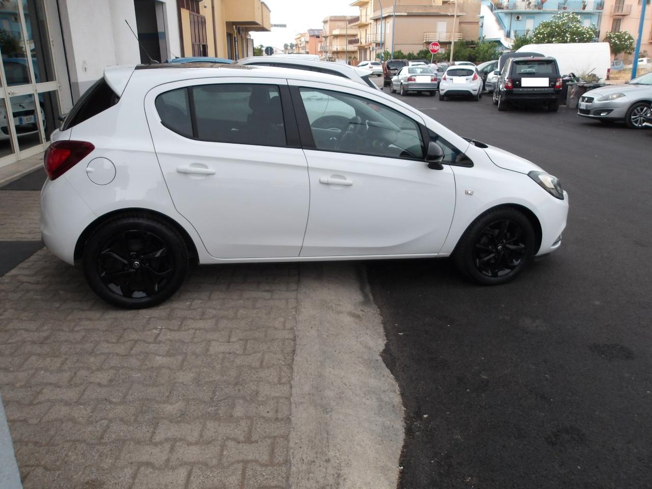Opel Corsa 1.2 Black Edition ( AUTOCARRO)