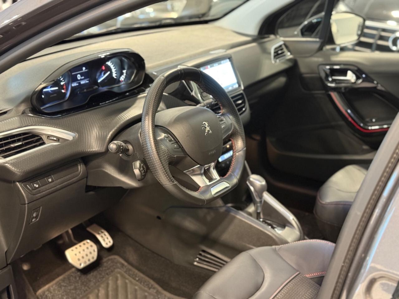 Peugeot 208 5p 1.2 GT Line 30.000KM! Sport