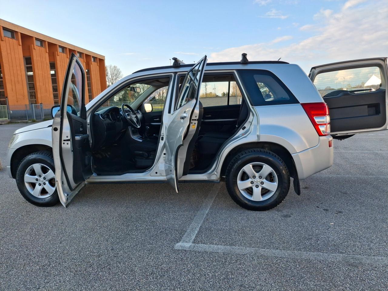 Suzuki Grand Vitara 1.9 DDiS-5 Porte-Executive*4X4*